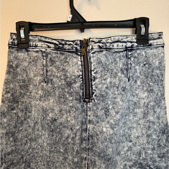 Acid Wash Denim Pencil Skirt - Picture 3 of 7